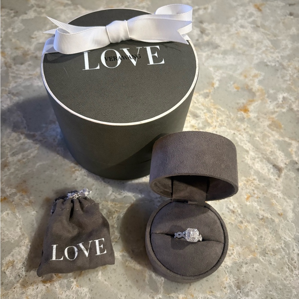 Vera Wang LOVE White and Silver Ring